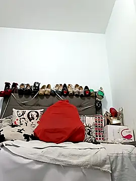 Snapshot of katysquirtdirty chatting on 10-31-25, 11:00 katysquirtdirty online show from 10-31-25, 11:00