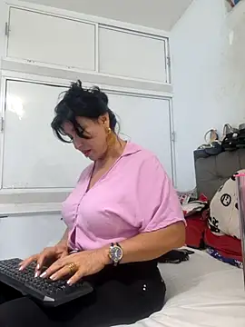 Snapshot of katysquirtdirty chatting on 05-23-26, 11:31 katysquirtdirty online show from 05-23-26, 11:31