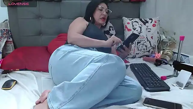 Snapshot of katysquirtdirty chatting on 06-04-26, 07:42 katysquirtdirty online show from 06-04-26, 07:42