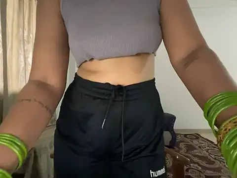 Snapshot of MaYaa__11 chatting on 01-14-25, 12:14 MaYaa 11 online show from 01-14-25, 12:14