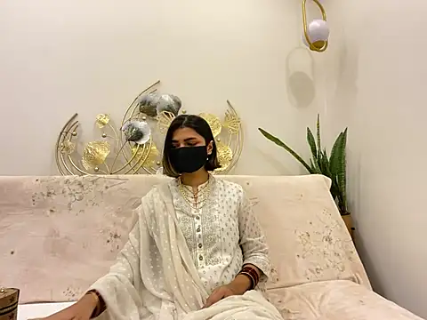 Snapshot of MaYaa__11 chatting on 02-14-25, 12:14 MaYaa 11 online show from 02-14-25, 12:14