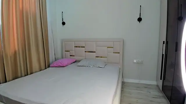 Snapshot of Lola_Peach chatting on 11-26-25, 07:09 Lola Peach online show from 11-26-25, 07:09