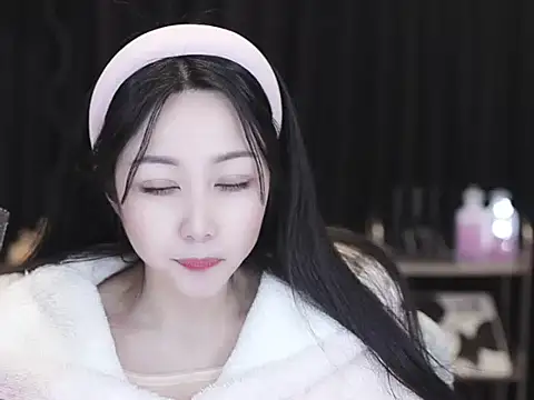 Nuyoah-77 online show from 02-25-26, 12:15