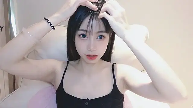 Snapshot of -Hottie chatting on 12-07-24, 06:54 -Hottie online show from 12-07-24, 06:54