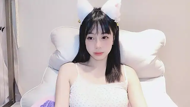 Snapshot of -Hottie chatting on 12-07-24, 06:04 -Hottie online show from 12-07-24, 06:04