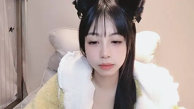 Snapshot of -Hottie chatting on 12-12-24, 06:42 -Hottie online show from 12-12-24, 06:42