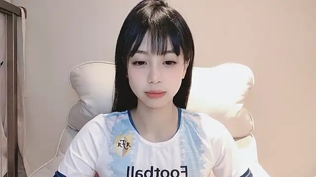 Snapshot of -Hottie chatting on 12-13-24, 03:11 -Hottie online show from 12-13-24, 03:11