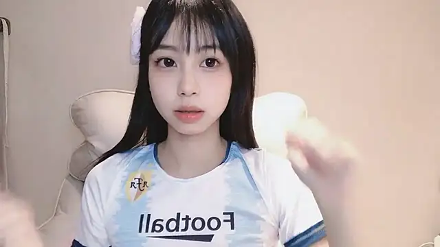 Snapshot of -Hottie chatting on 12-13-24, 06:16 -Hottie online show from 12-13-24, 06:16