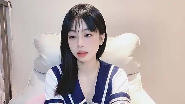 Snapshot of -Hottie chatting on 12-17-24, 06:20 -Hottie online show from 12-17-24, 06:20