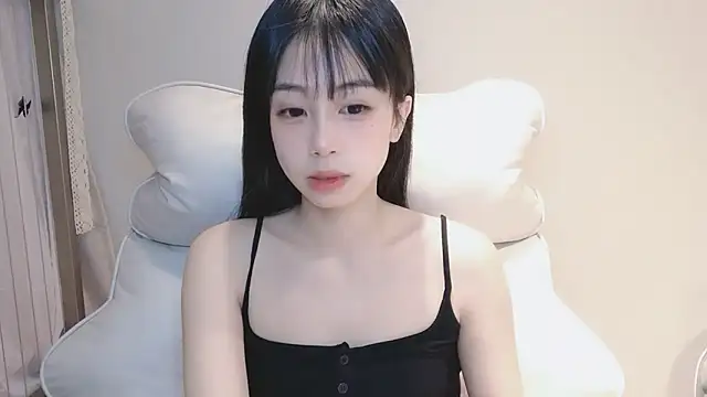 Snapshot of -Hottie chatting on 12-20-24, 02:49 -Hottie online show from 12-20-24, 02:49