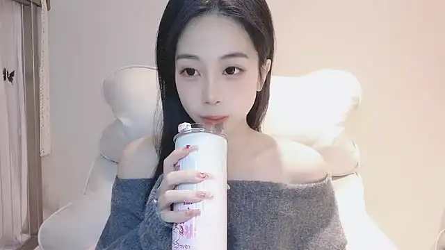 Snapshot of -Hottie chatting on 12-22-24, 04:17 -Hottie online show from 12-22-24, 04:17