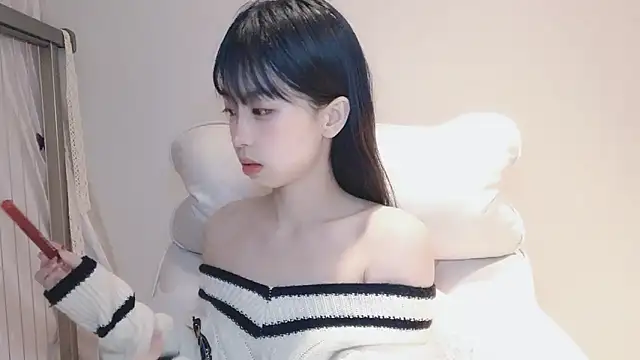 Snapshot of -Hottie chatting on 12-26-24, 03:31 -Hottie online show from 12-26-24, 03:31