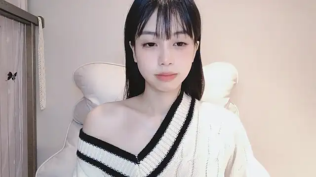 Snapshot of -Hottie chatting on 12-26-24, 06:33 -Hottie online show from 12-26-24, 06:33