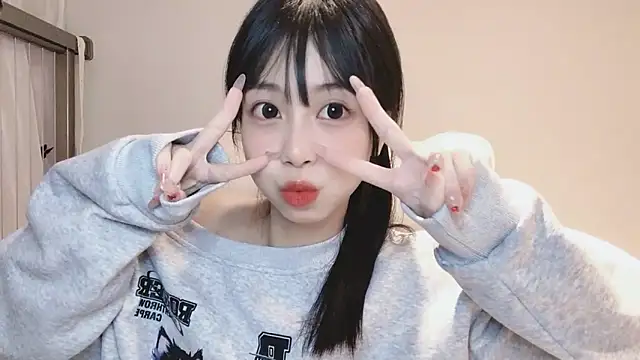 Snapshot of -Hottie chatting on 01-04-25, 06:30 -Hottie online show from 01-04-25, 06:30