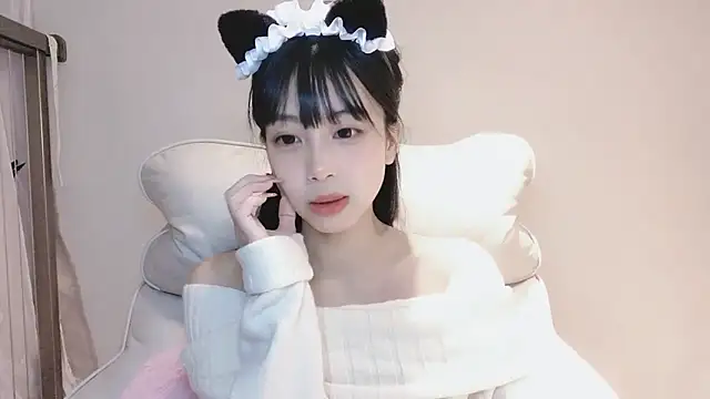 Snapshot of -Hottie chatting on 01-05-25, 06:45 -Hottie online show from 01-05-25, 06:45