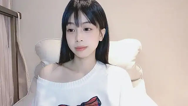 Snapshot of -Hottie chatting on 01-13-25, 04:41 -Hottie online show from 01-13-25, 04:41