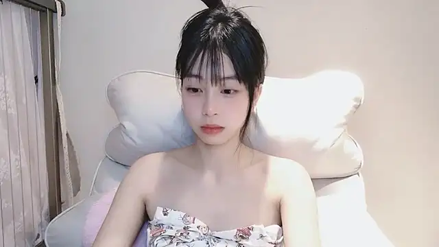 Snapshot of -Hottie chatting on 01-17-25, 06:12 -Hottie online show from 01-17-25, 06:12