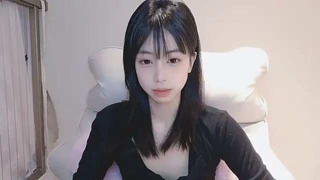 Snapshot of -Hottie chatting on 01-18-25, 04:21 -Hottie online show from 01-18-25, 04:21