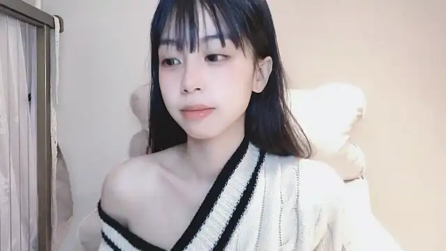 Snapshot of -Hottie chatting on 01-19-25, 04:25 -Hottie online show from 01-19-25, 04:25