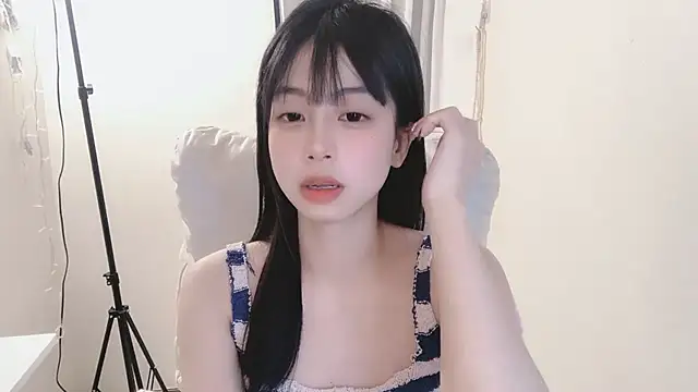 Snapshot of -Hottie chatting on 02-23-25, 07:17 -Hottie online show from 02-23-25, 07:17