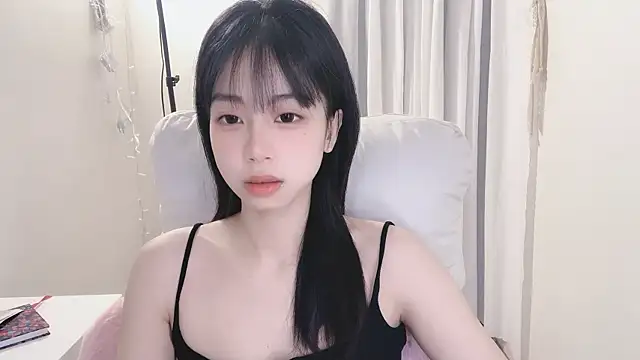 Snapshot of -Hottie chatting on 03-11-25, 03:56 -Hottie online show from 03-11-25, 03:56