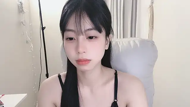 Snapshot of -Hottie chatting on 03-11-25, 07:03 -Hottie online show from 03-11-25, 07:03