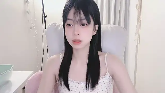 Snapshot of -Hottie chatting on 03-14-25, 04:51 -Hottie online show from 03-14-25, 04:51