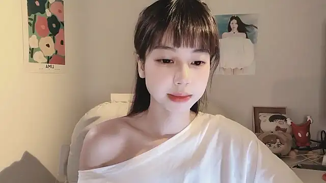 Snapshot of -Hottie chatting on 09-10-25, 04:18 -Hottie online show from 09-10-25, 04:18