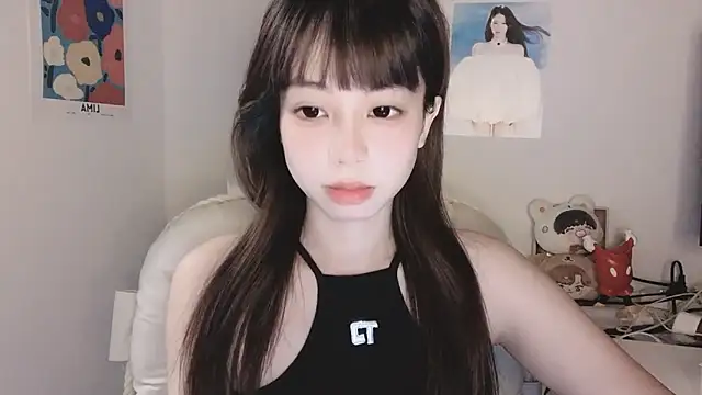 Snapshot of -Hottie chatting on 09-17-25, 04:19 -Hottie online show from 09-17-25, 04:19