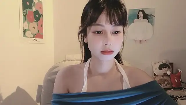 Snapshot of -Hottie chatting on 09-18-25, 04:09 -Hottie online show from 09-18-25, 04:09