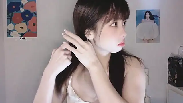 Snapshot of -Hottie chatting on 09-24-25, 02:42 -Hottie online show from 09-24-25, 02:42