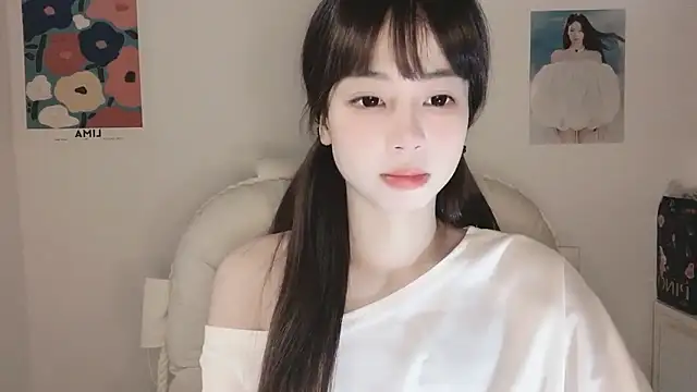 Snapshot of -Hottie chatting on 09-30-25, 04:56 -Hottie online show from 09-30-25, 04:56