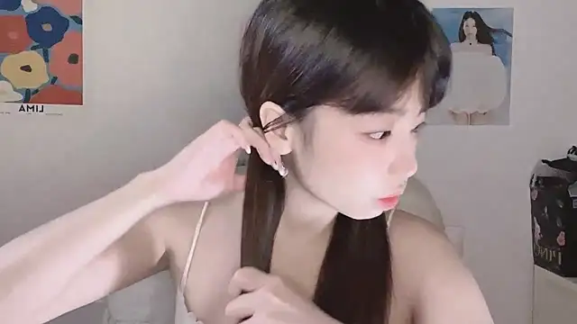 Snapshot of -Hottie chatting on 10-14-25, 03:24 -Hottie online show from 10-14-25, 03:24