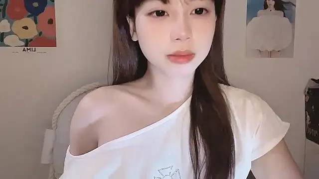 Snapshot of -Hottie chatting on 10-16-25, 07:59 -Hottie online show from 10-16-25, 07:59