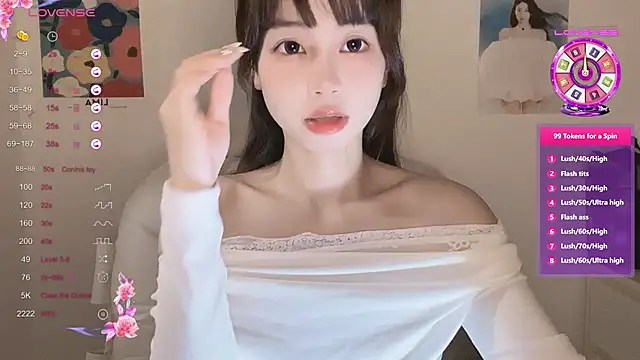 Snapshot of -Hottie chatting on 10-23-25, 04:17 -Hottie online show from 10-23-25, 04:17