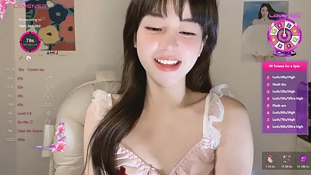 Snapshot of -Hottie chatting on 10-26-25, 04:02 -Hottie online show from 10-26-25, 04:02