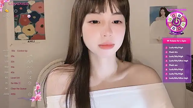 Snapshot of -Hottie chatting on 10-30-25, 04:08 -Hottie online show from 10-30-25, 04:08