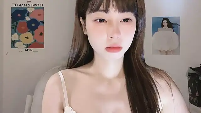 Snapshot of -Hottie chatting on 11-05-25, 04:29 -Hottie online show from 11-05-25, 04:29