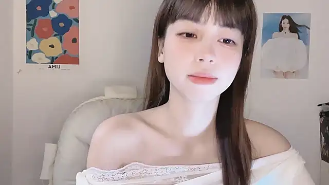 Snapshot of -Hottie chatting on 11-12-25, 04:07 -Hottie online show from 11-12-25, 04:07