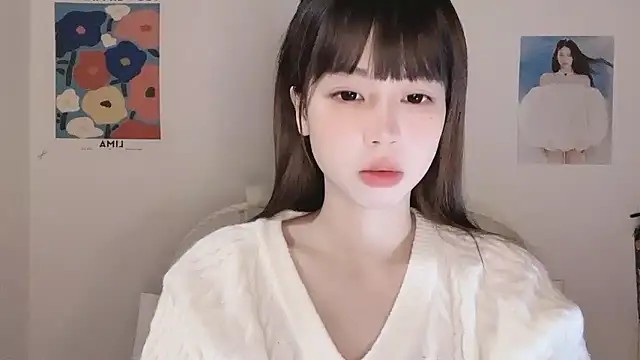 Snapshot of -Hottie chatting on 11-13-25, 04:06 -Hottie online show from 11-13-25, 04:06