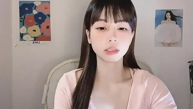 Snapshot of -Hottie chatting on 11-16-25, 04:12 -Hottie online show from 11-16-25, 04:12