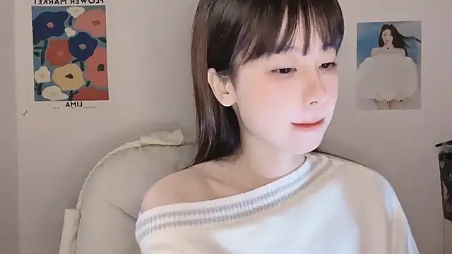 Snapshot of -Hottie chatting on 11-18-25, 04:11 -Hottie online show from 11-18-25, 04:11