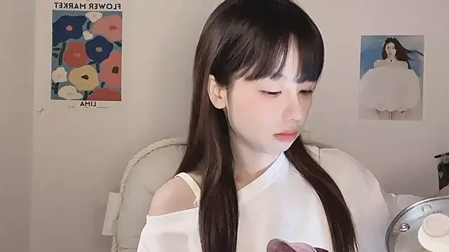 Snapshot of -Hottie chatting on 11-27-25, 04:09 -Hottie online show from 11-27-25, 04:09