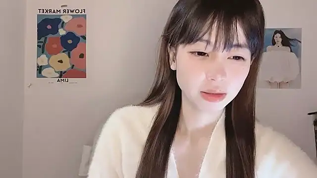 Snapshot of -Hottie chatting on 12-04-25, 04:05 -Hottie online show from 12-04-25, 04:05