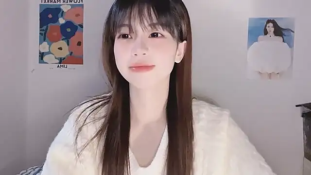 Snapshot of -Hottie chatting on 12-14-25, 04:12 -Hottie online show from 12-14-25, 04:12