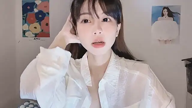 Snapshot of -Hottie chatting on 12-16-25, 04:12 -Hottie online show from 12-16-25, 04:12