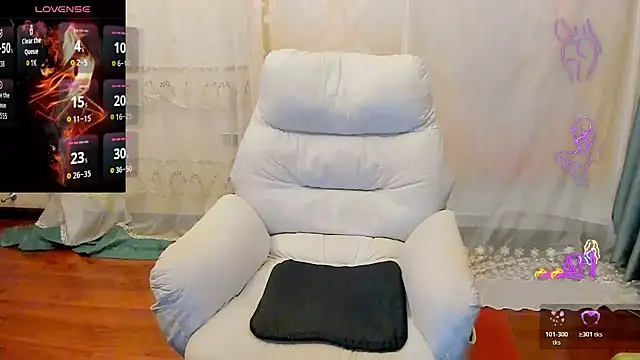 Snapshot of Pennyee chatting on 07-08-26, 01:04 Pennyee online show from 07-08-26, 01:04