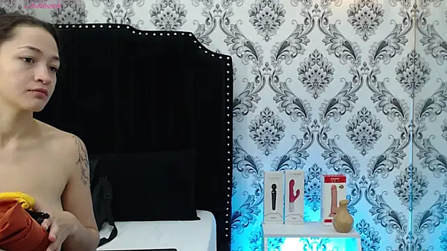 Snapshot of SaaraBrown chatting on 02-20-25, 12:25 SaaraBrown online show from 02-20-25, 12:25