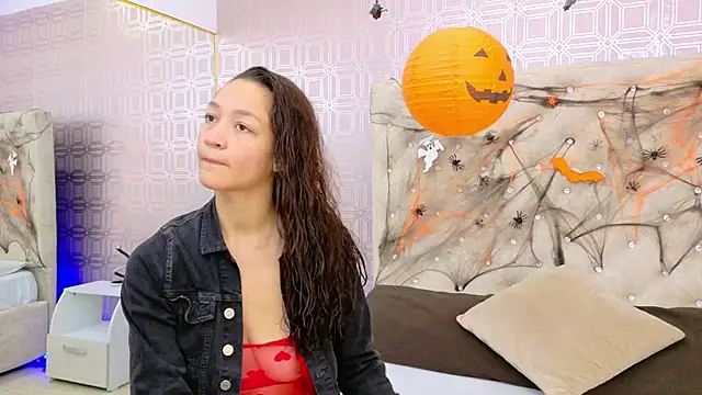 SaaraBrown online show from 10-23-25, 12:15