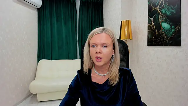 AgathaKlouin online show from 02-18-25, 07:30